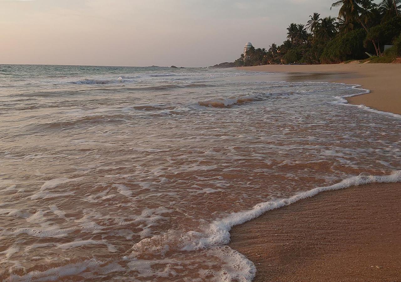 Sea Breeze Ambalangoda 앰발랑고다 외부 사진